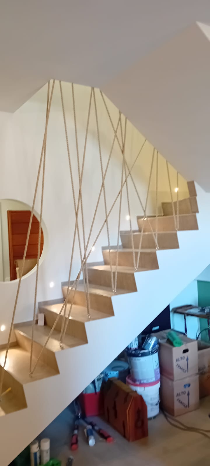 Scala interna e finiture durante i lavori