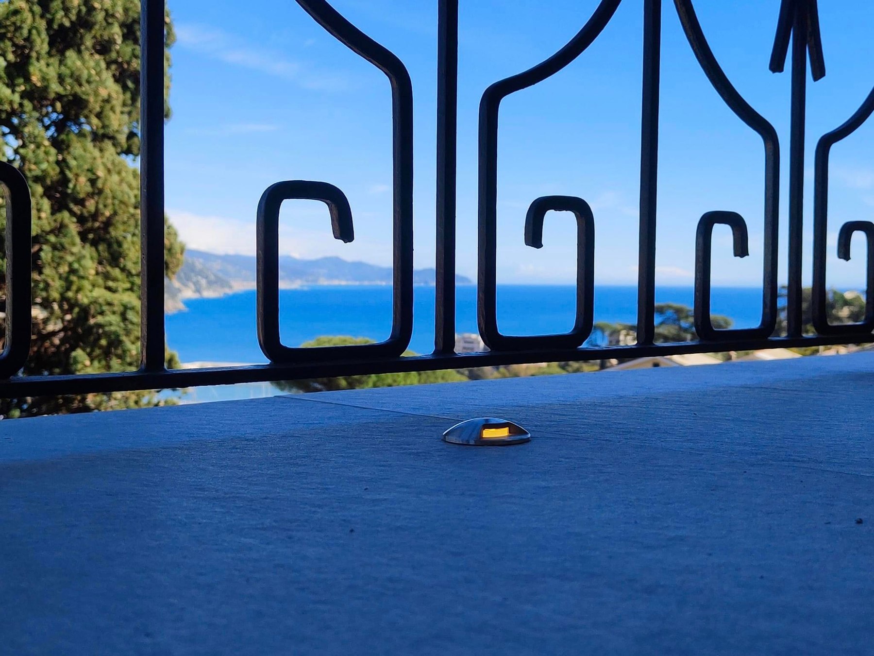 Balcone: dettaglio della superficie e della ringhiera